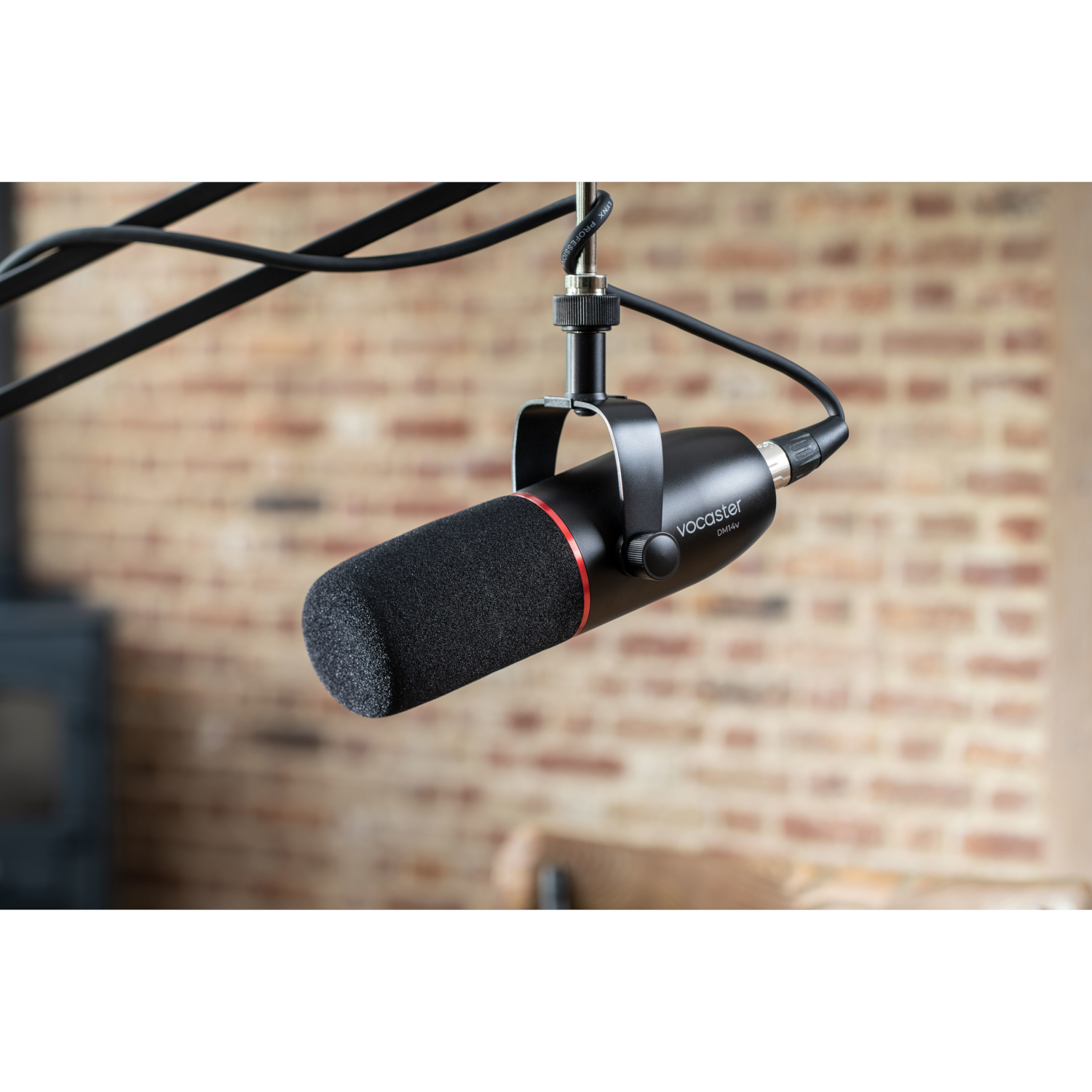 Focusrite Vocaster DM14v Dynamic Cardioid Broadcast Microphone